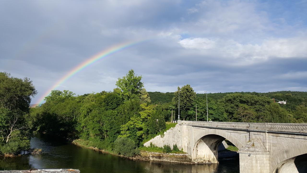 Au Faisan Dore Neuville-sur-Ain Zewnętrze zdjęcie